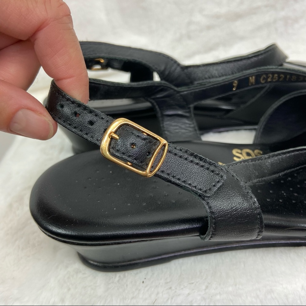 SAS black leather cross cross sandal
Size 9M - Picture 3 of 9